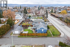 2405 Pandosy Street - Photo 3