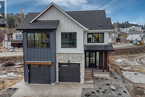 937 Bull Crescent - Photo 2