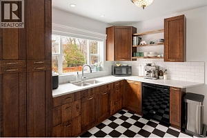 1852 Marshall Street - Photo 7