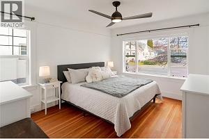 1852 Marshall Street - Photo 9