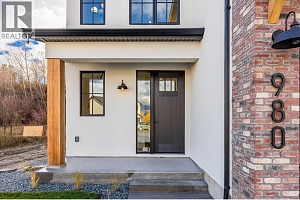 980 Bull Crescent - Photo 3