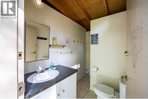 5799 Cosens Bay Road - Photo 35