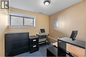 1520 Highland Drive N - Photo 22