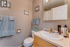 855 8 Avenue - Photo 19