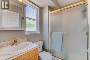 855 8 Avenue - Photo 22