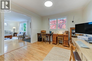 640 ROANOKE Avenue - Photo 12