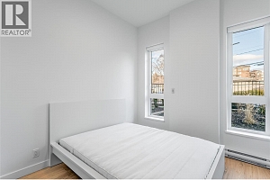 1381 Belaire Avenue - Photo 9