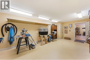 3373 Ridge Boulevard - Photo 45