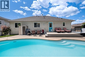 1682 Vineyard Drive - Photo 2