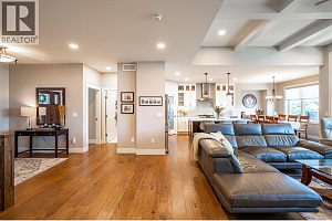 132 Crown Crescent - Photo 14