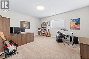 1064 Aurora Heights - Photo 39