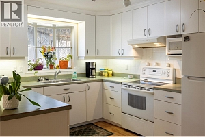 1607 45 Street - Photo 7