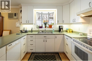 1607 45 Street - Photo 8