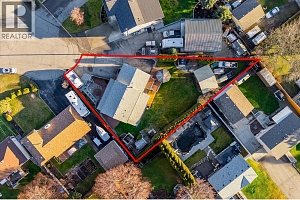 4771 Parkdale Crescent - Photo 3