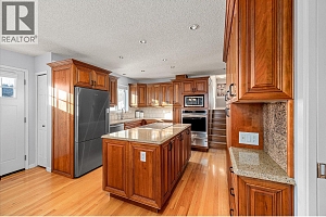 4771 Parkdale Crescent - Photo 6