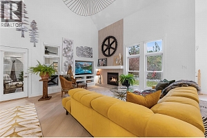 2075 Lillooet Court - Photo 18