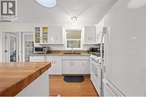 5882 Victoria Street - Photo 12