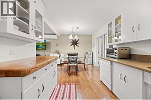 5882 Victoria Street - Photo 13