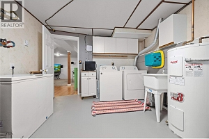 5882 Victoria Street - Photo 26