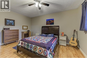 1122 Stockwell Avenue - Photo 18