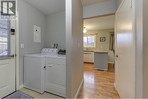 1122 Stockwell Avenue - Photo 28