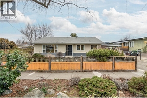 1122 Stockwell Avenue - Photo 3