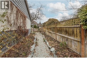 1122 Stockwell Avenue - Photo 34