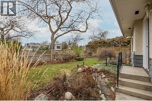 1122 Stockwell Avenue - Photo 7