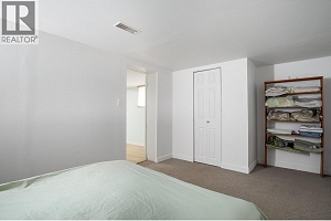 7880 Pleasant Valley Road - Photo 32