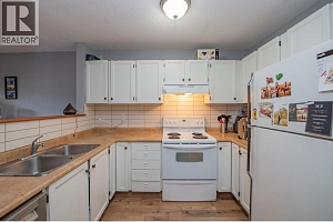 5121 27 Avenue - Photo 4