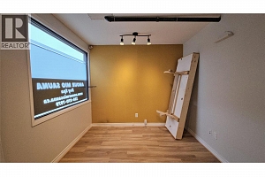 545 Lawrence Avenue Unit# A - Photo 18