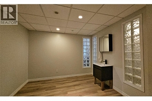 545 Lawrence Avenue Unit# A - Photo 31