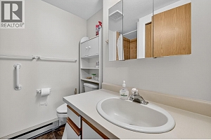 3050 Seclusion Bay Road Unit# 100 - Photo 22