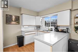 1231 Kelglen Crescent - Photo 10