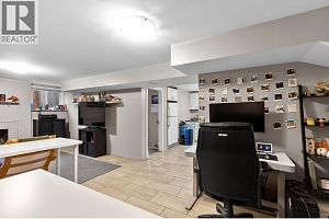 1231 Kelglen Crescent - Photo 32