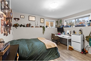 1231 Kelglen Crescent - Photo 36