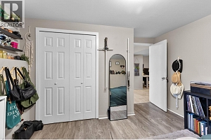 1231 Kelglen Crescent - Photo 37