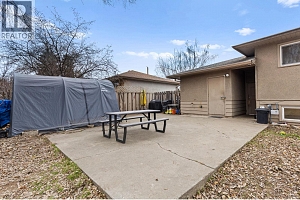 1231 Kelglen Crescent - Photo 43