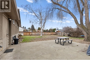 1231 Kelglen Crescent - Photo 44