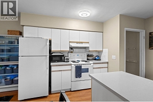 1231 Kelglen Crescent - Photo 9