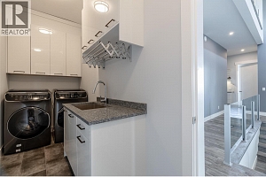 1088 Clarance Avenue - Photo 32