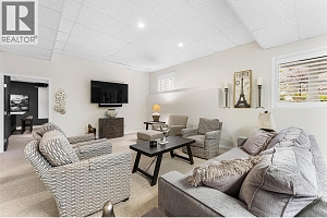 2090 Chilcotin Crescent - Photo 32