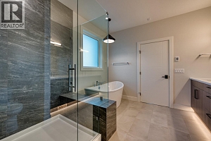 1030 Emslie Street - Photo 29