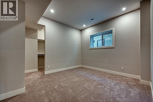 1030 Emslie Street - Photo 34