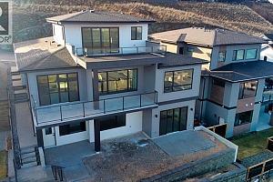 1030 Emslie Street - Photo 6