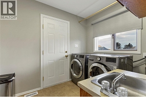 3985 15 Avenue - Photo 18