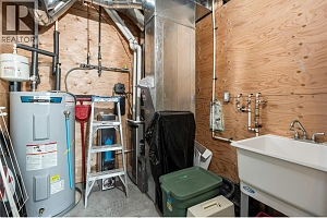 6453 Okanagan Landing Road - Photo 31