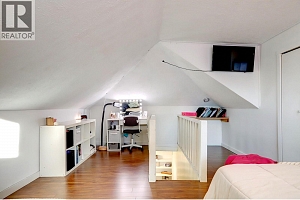 2245 Shuswap Avenue - Photo 35