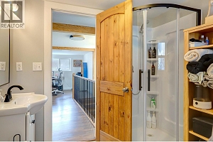 2245 Shuswap Avenue - Photo 38