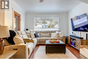 2245 Shuswap Avenue - Photo 8